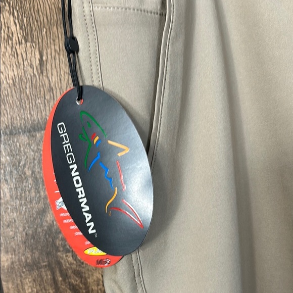 Greg Norman 40 stretch Men's Tan Shorts - Picture 5 of 12